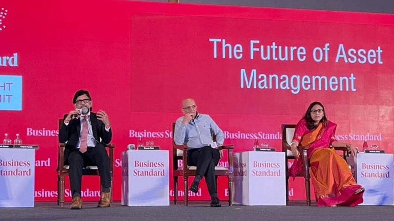 Mutual Fund CEOs Warn Against Market Complexity, Emphasize Investor-Centric Products