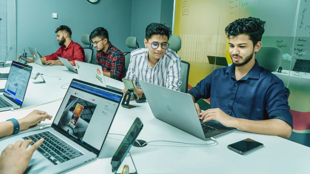 Freshers' Festive Hiring Report Cites 75% Surge, Delhi Leads in Vacancies