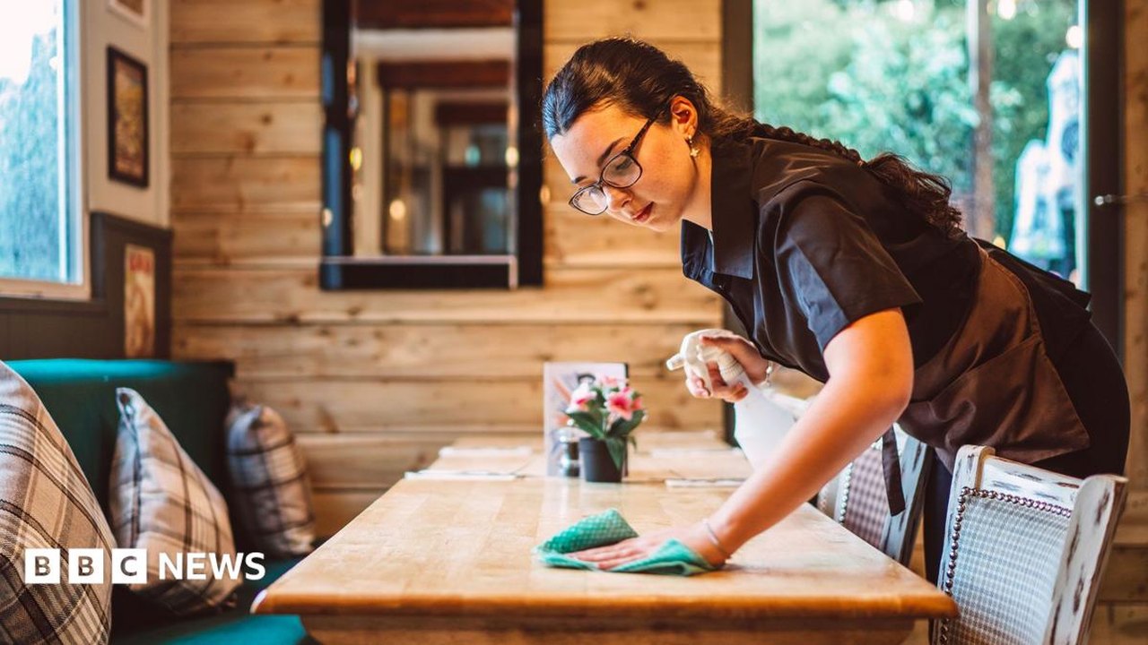 What the UK Budget Changes for Under-25s: Wages, Housing, and Omitted Reforms
