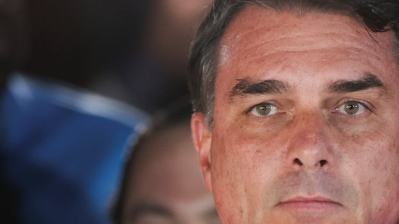 Brazilian Senator Flávio Bolsonaro Travels to U.S. Following Election Loss and Legal Scrutiny — featured illustration or credited source image