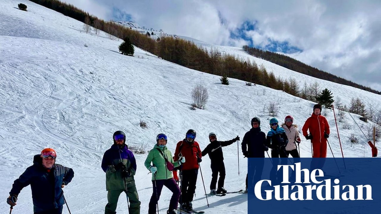 Solo in the Snow: What It Is Really Like Joining a Group Ski Trip in France